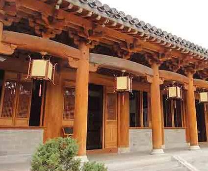 木結(jié)構(gòu)建筑成為建筑發(fā)展未來趨勢--成都牌匾制作公司